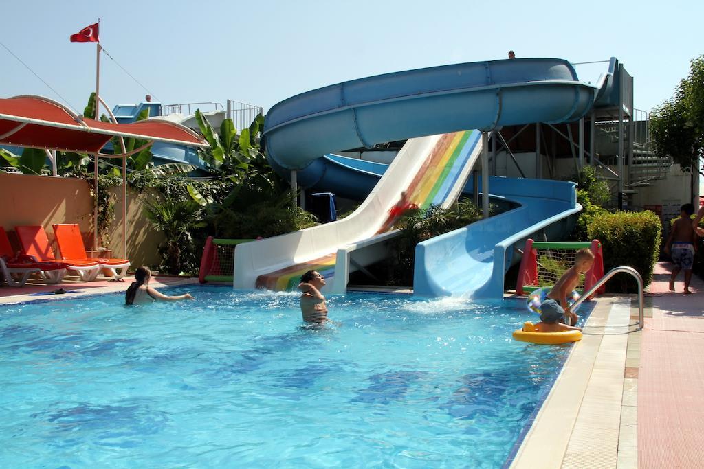 קמר Lims Bona Dea Beach Hotel מראה חיצוני תמונה